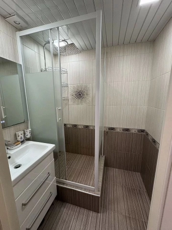 Купить трехкомнатную квартиру в Ростовской области. Вариант № 9710677, 6, площадь -  квм, цена 7900000 рублей