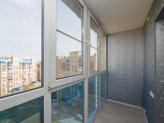 Купить однокомнатную квартиру в Омске. Вариант № 2583384, 4, площадь -  квм, цена 3150000 рублей