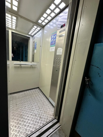 Купить трехкомнатную квартиру на вторичке в Микрорайоне 8-й, Элиста в Элисте. Вариант № 14355, 14, площадь -  квм, цена 4500000 рублей