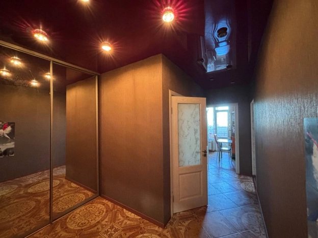 Купить трехкомнатную квартиру в Микрорайоне Золотая Нива в Новосибирске. Вариант № 1183637, 6, площадь -  квм, цена 10500000 рублей