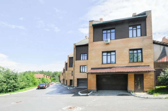 Купить четырехкомнатную квартиру в Новосибирской области. Вариант № 330510, 33, площадь -  квм, цена 14000000 рублей