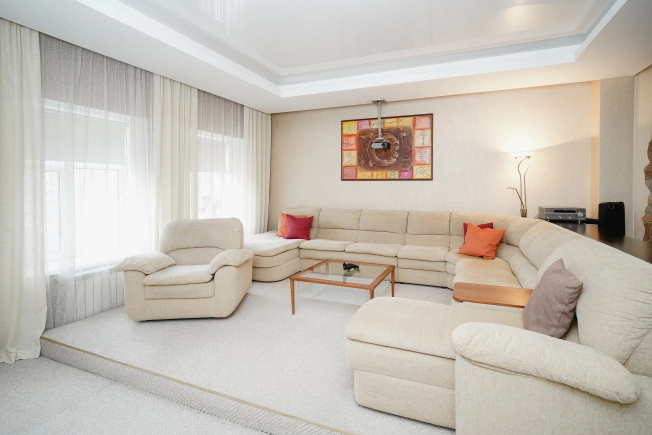 Купить дом в Омске. Вариант № 1418502, 1, площадь -  квм, цена 69000000 рублей