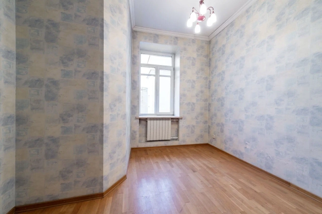 Купить пятикомнатную квартиру в Санкт-Петербурге. Вариант № 10011179, 25, площадь -  квм, цена 35000000 рублей