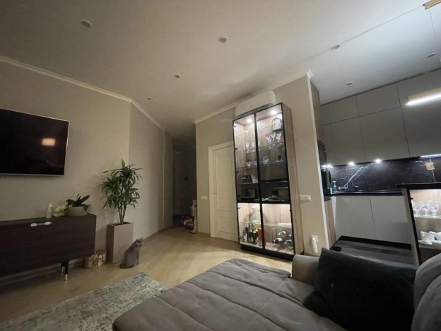 Купить квартиру в Москве. Вариант № 10235681, 8, площадь -  квм, цена 44000000 рублей