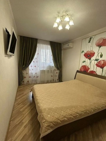 Купить трехкомнатную квартиру в Ростовской области. Вариант № 9322551, 6, площадь -  квм, цена 11000000 рублей