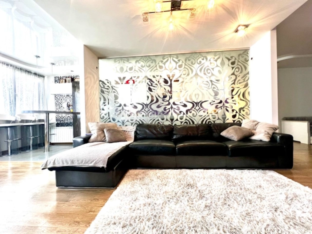 Купить четырехкомнатную квартиру в Волгограде. Вариант № 40770, 7, площадь -  квм, цена 19500000 рублей