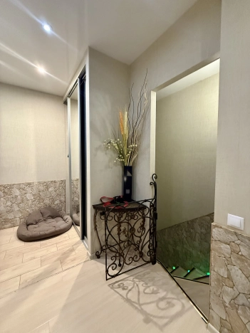 Купить четырехкомнатную квартиру в Волгограде. Вариант № 9012, 18, площадь -  квм, цена 9999999 рублей