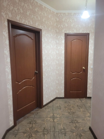 Купить трехкомнатную квартиру в Микрорайоне Бугринская роща, Кировский район в Новосибирске. Вариант № 25599, 23, площадь -  квм, цена 9500000 рублей