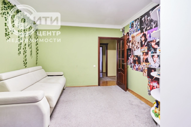 Купить четырехкомнатную квартиру в Воронеже. Вариант № 38700, 18, площадь - квм, цена 24550000 рублей