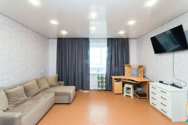 Купить трехкомнатную квартиру в Тюменской области. Вариант № 7802, 0, площадь -  квм, цена 5450000 рублей