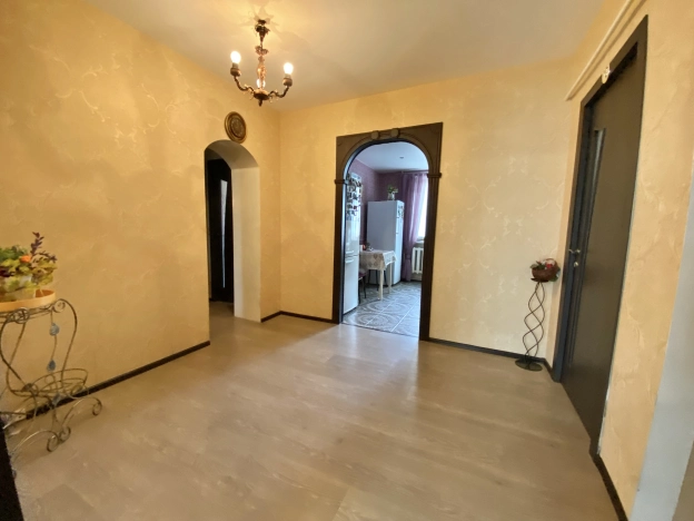 Купить четырехкомнатную квартиру в Калининграде. Вариант № 8129737, 8, площадь -  квм, цена 7799000 рублей