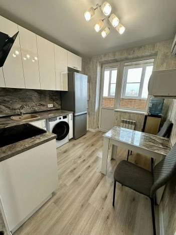 Купить трехкомнатную квартиру в Ростовской области. Вариант № 3651452, 5, площадь -  квм, цена 9000000 рублей