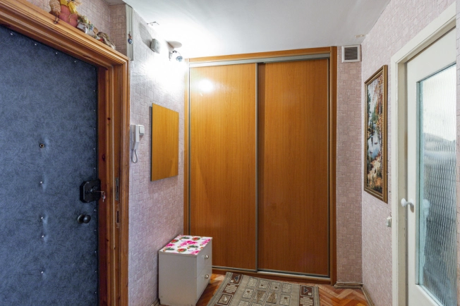 Купить однокомнатную квартиру в Омске. Вариант № 17584, 8, площадь -  квм, цена 4400000 рублей