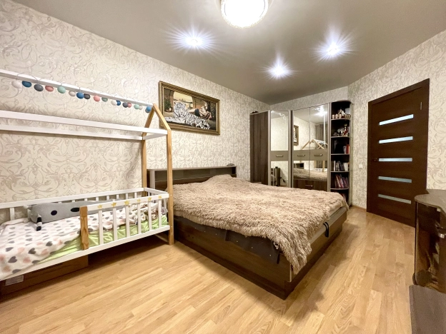 Купить квартиру на улице Октябрьской Революции в Смоленске. Вариант № 25032, 4, площадь -  квм, цена 5590000 рублей