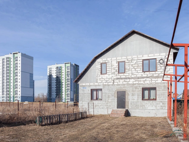 Купить дом на улице 4-й Гранатовый переулок в Новосибирске. Вариант № 27354, 15, площадь -  квм, цена 9980000 рублей