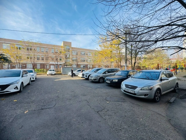 Купить однокомнатную квартиру в Краснодаре. Вариант № 10218820, 16, площадь -  квм, цена 3300000 рублей