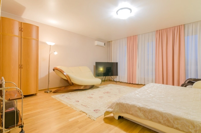 Купить четырехкомнатную квартиру в Вологде. Вариант № 14804, 28, площадь -  квм, цена 33250000 рублей