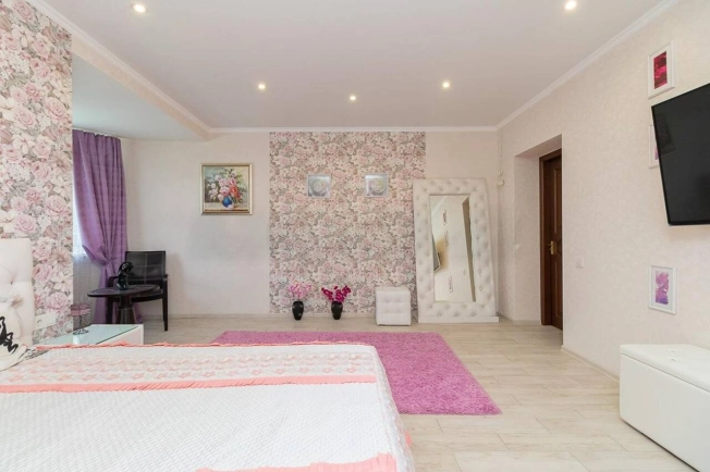 Купить дом в Омске. Вариант № 2775, 12, площадь -  квм, цена 19999000 рублей