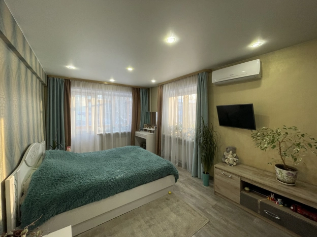 Купить двухкомнатную квартиру в Микрорайоне 15-й, Ангарск в Ангарске. Вариант № 33528, 15, площадь -  квм, цена 3799000 рублей