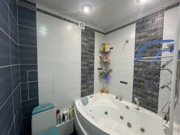 Купить двухкомнатную квартиру в Микрорайоне 15-й, Ангарск в Ангарске. Вариант № 33528, 19, площадь -  квм, цена 3799000 рублей