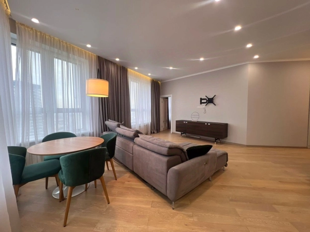 Купить квартиру в Москве. Вариант № 10235681, 21, площадь -  квм, цена 44000000 рублей