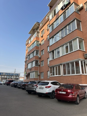 Купить квартиру на улице Коммунаров в Краснодаре. Вариант № 9164833, 14, площадь -  квм, цена 7890000 рублей