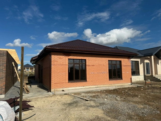 Купить дом в Элисте. Вариант № 9585781, 0, площадь -  квм, цена 8400000 рублей