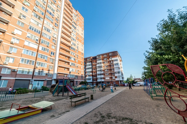 Купить трехкомнатную квартиру в Микрорайоне Фестивальный в Краснодаре. Вариант № 2681765, 21, площадь -  квм, цена 13000000 рублей