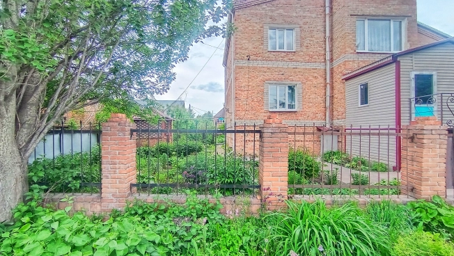 Купить дом в Омске. Вариант № 37784, 2, площадь -  квм, цена 13000000 рублей