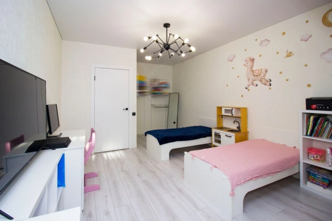 Купить четырехкомнатную квартиру в Новосибирской области. Вариант № 8448588, 12, площадь -  квм, цена 17999999 рублей