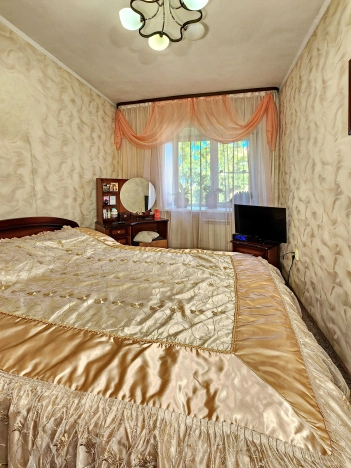 Купить трехкомнатную квартиру в Кызыле. Вариант № 13836, 7, площадь - квм, цена 11500000 рублей