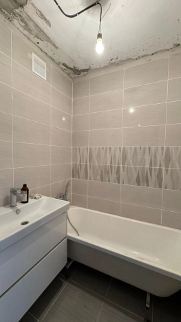 Купить трехкомнатную квартиру на вторичке в Микрорайоне 8-й, Элиста в Элисте. Вариант № 29244, 5, площадь -  квм, цена 5300000 рублей