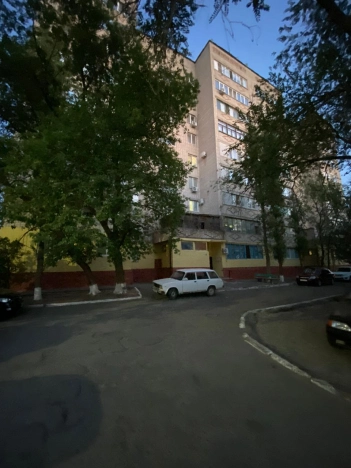 Купить трехкомнатную квартиру на вторичке в Микрорайоне 8-й, Элиста в Элисте. Вариант № 26884, 8, площадь -  квм, цена 5100000 рублей