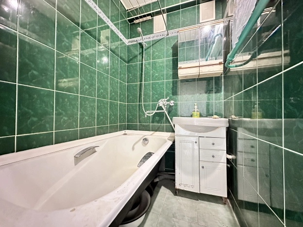 Купить трехкомнатную квартиру в районе Выборгский в Санкт-Петербурге. Вариант № 46168, 12, площадь -  квм, цена 9100000 рублей