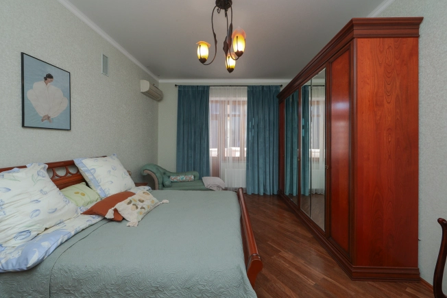 Снять квартиру на улице проспект Мира в Калининграде. Вариант № 5231646, 25, площадь -  квм, цена 140000 рублей