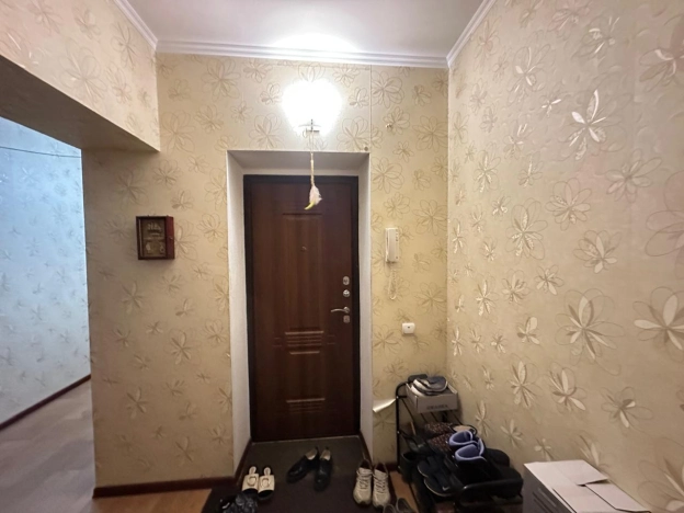 Купить трехкомнатную квартиру в Микрорайоне 8-й, Элиста в Элисте. Вариант № 7861639, 18, площадь -  квм, цена 8900000 рублей