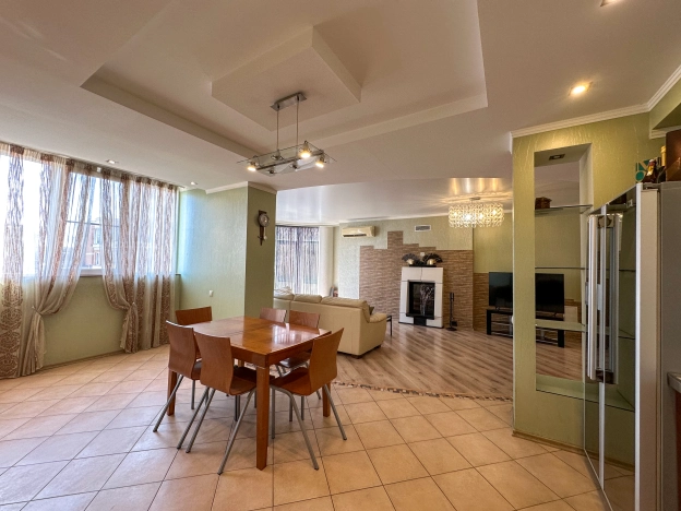 Купить квартиру на улице Атарбекова в Краснодаре. Вариант № 2540190, 12, площадь -  квм, цена 21000000 рублей