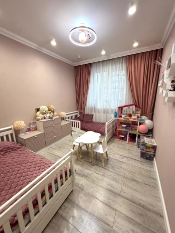 Купить трехкомнатную квартиру в Ростовской области. Вариант № 3265596, 9, площадь -  квм, цена 12500000 рублей