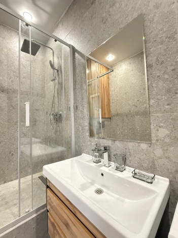 Купить квартиру в Москве. Вариант № 10134943, 9, площадь -  квм, цена 20000000 рублей