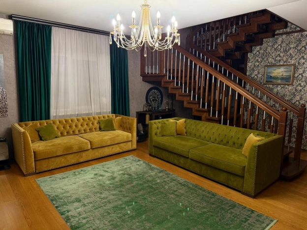 Купить четырехкомнатную квартиру в Новосибирской области. Вариант № 8070281, 17, площадь -  квм, цена 25000000 рублей