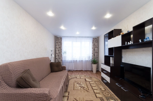 Купить двухкомнатную квартиру на вторичке в Микрорайоне 10-й, Тобольск в Тобольске. Вариант № 4829, 0, площадь -  квм, цена 5400000 рублей