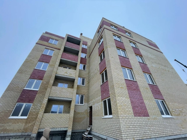 Купить трехкомнатную квартиру на вторичке в Микрорайоне 8-й, Элиста в Элисте. Вариант № 24386, 1, площадь -  квм, цена 4090350 рублей