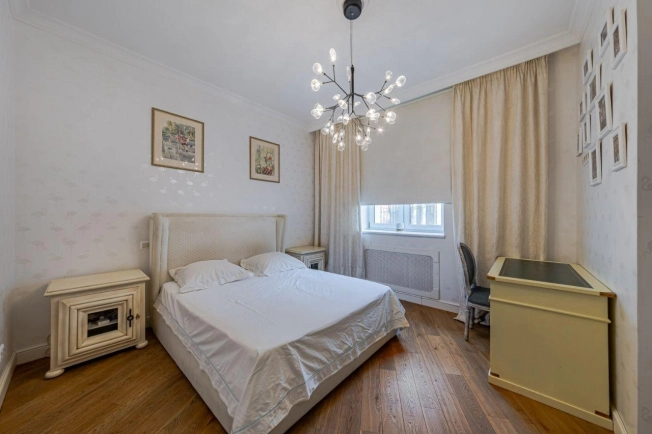 Купить трехкомнатную квартиру на вторичке в ЦАО в Москве. Вариант № 44331, 11, площадь - квм, цена 46555555 рублей