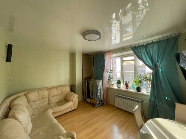 Купить трехкомнатную квартиру в Новосибирской области. Вариант № 8240021, 8, площадь -  квм, цена 9990000 рублей