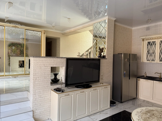 Купить дом в Тюменской области. Вариант № 9556439, 2, площадь -  квм, цена 27000000 рублей