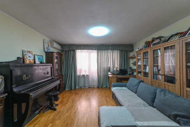 Купить трехкомнатную квартиру в Ростовской области. Вариант № 3414508, 2, площадь -  квм, цена 12950000 рублей