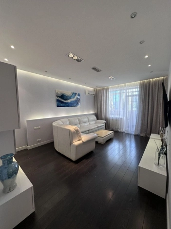 Купить трехкомнатную квартиру в Ростовской области. Вариант № 8428443, 2, площадь -  квм, цена 23000000 рублей