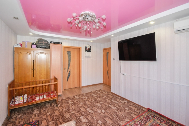 Купить четырехкомнатную квартиру в Новосибирской области. Вариант № 5540605, 9, площадь -  квм, цена 6000000 рублей