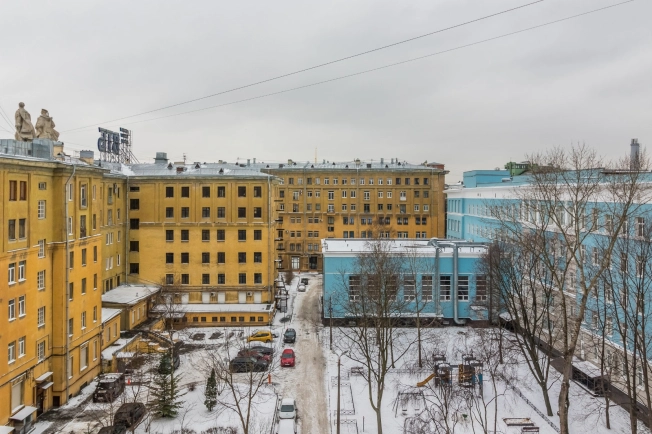 Купить трехкомнатную квартиру у метро Горьковская в Санкт-Петербурге. Вариант № 18083, 22, площадь -  квм, цена 39990000 рублей