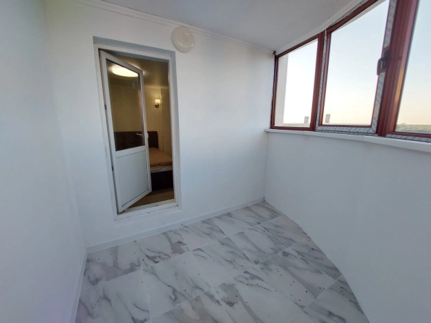 Купить трехкомнатную квартиру в Пушкине. Вариант № 8348, 21, площадь -  квм, цена 9800000 рублей